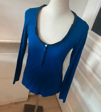 Zapa t-shirt, haut blouse manches longues bleu vif en soie et coton. Taille M/38.