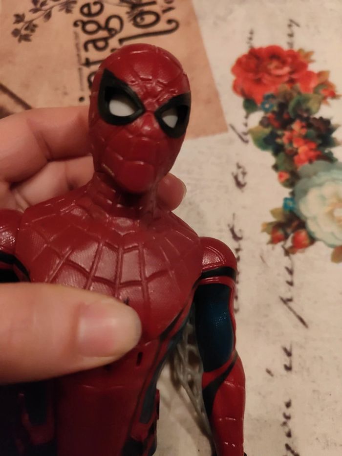 Figurine parlante articulée spiderman - photo numéro 3