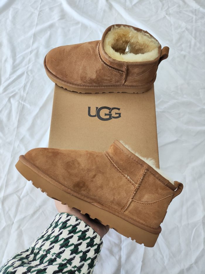 Bottes de neige Ugg mini  Taille : 39 - photo numéro 2