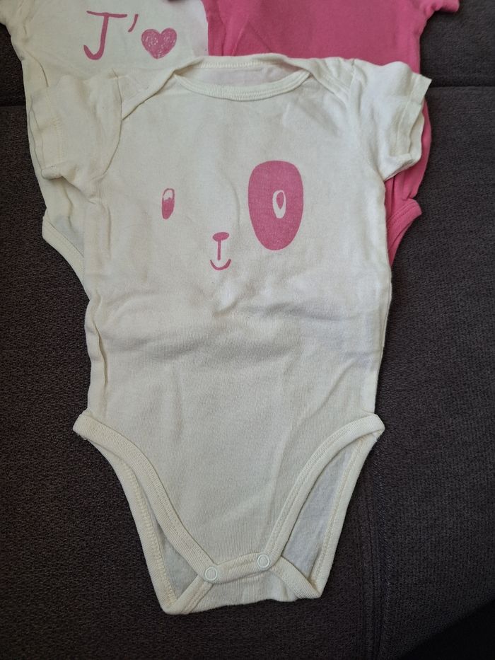 Lot de bodies été fille 9 mois - photo numéro 2
