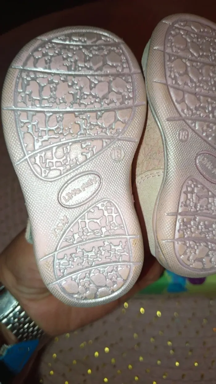Chaussures neuves fille taille 18 - photo numéro 4
