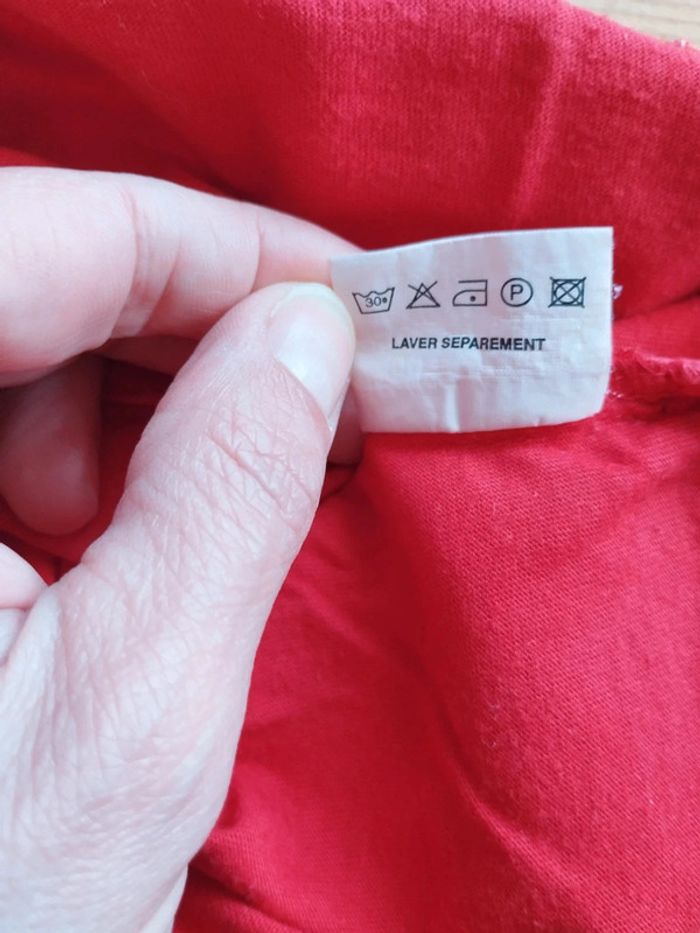 T-shirt Rouge Basique - 4 Ans - TBE - photo numéro 5