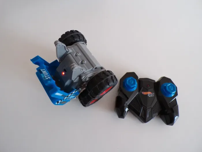 Monster Trucks - Bone Shaker - Télécommandé - Hot wheels (J18) - photo numéro 2