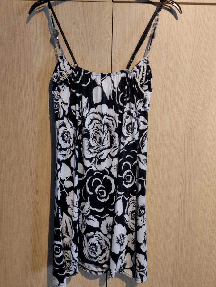 Robe fleurie noire et blanche - photo numéro 6