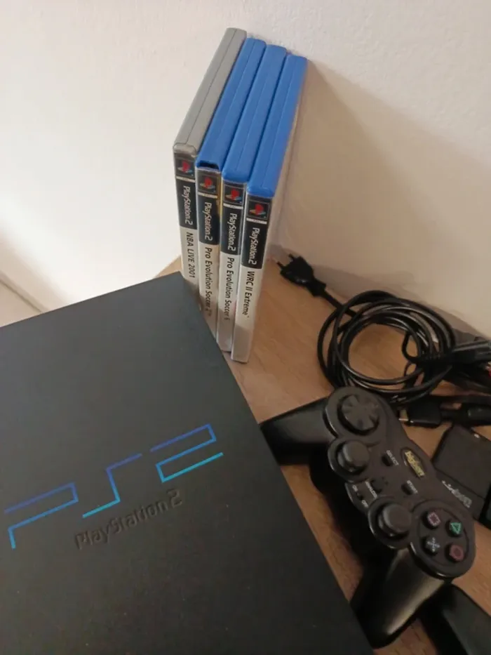 PS2 fat avec 2 manettes et 4 jeux. - photo numéro 4