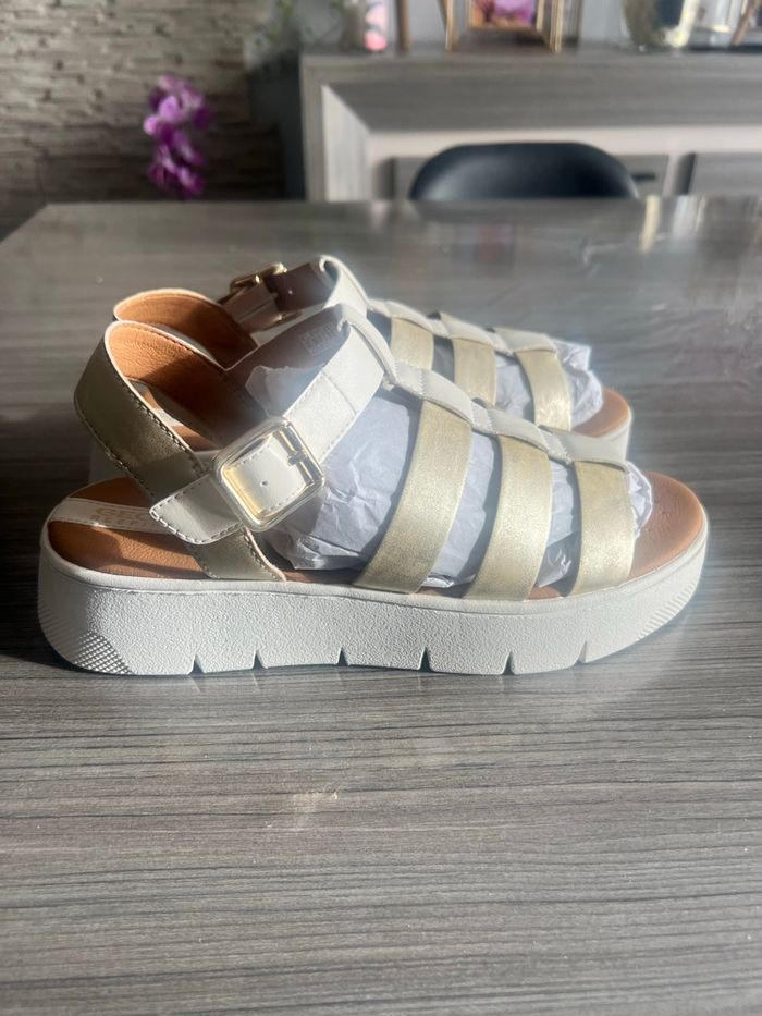 Sandales Geox T 38 neuve