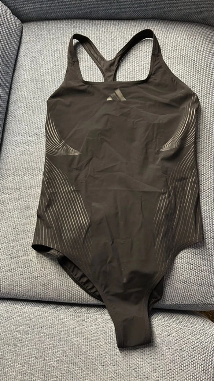 Maillot de bain de natation neuf Adidas taille 46