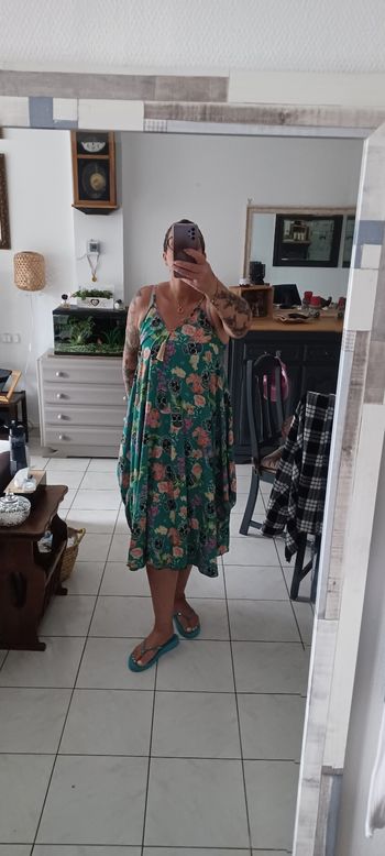Très jolie robe d'été   evacé femme T U