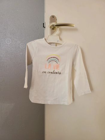 T-shirt manches longues fille 18 mois tape à l'œil très peu porté
