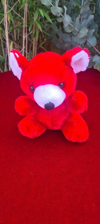 Petit ourson ou souris rouge et blanc