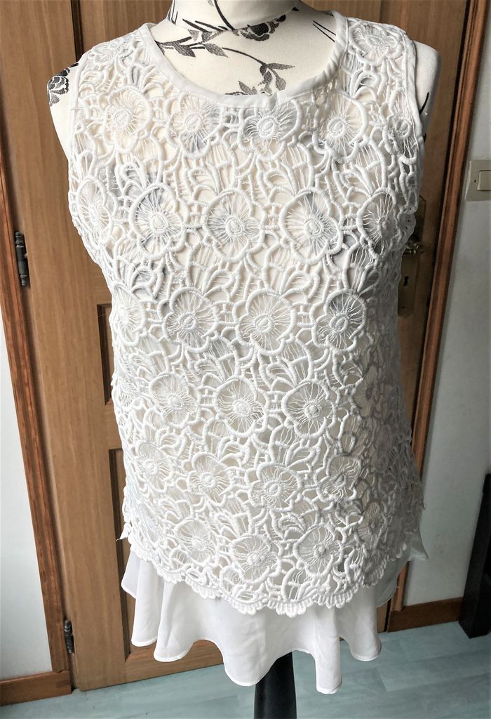 Blouse dentelle guipure sur voile blanc sans manches taille 38/40