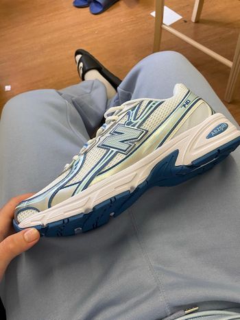 New Balance bleu ciel - taille 44