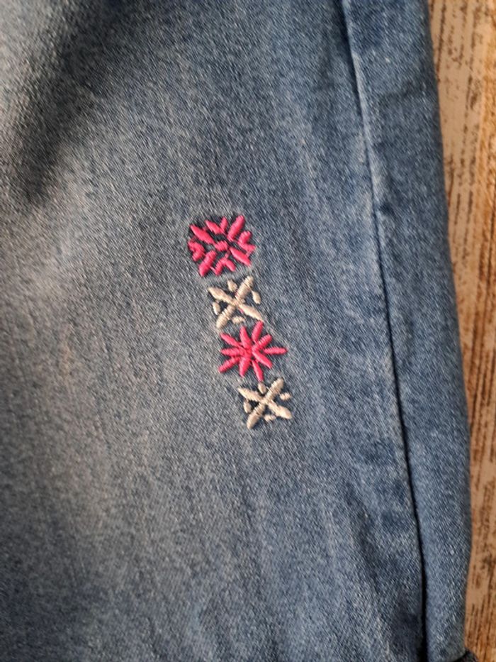 Short salopette jean brodé - photo numéro 4