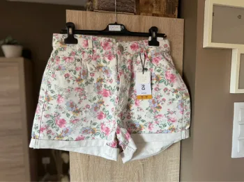 Short fleuri