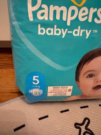 23 couche Pampers taille 5  soit 11-16kg neuf