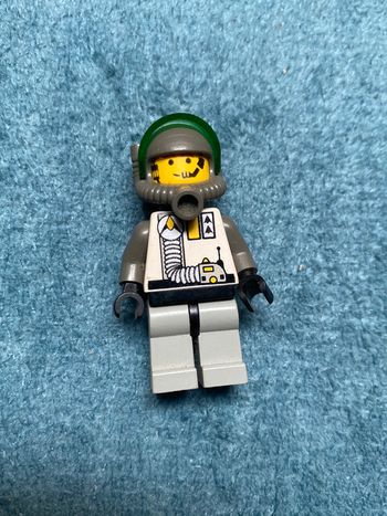 Minifigurine lego Space Exploriens - Helmet with Breathing Apparatus and Hose Torso