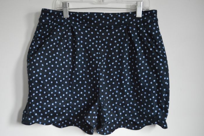 Short imprimé bleu marine Mademoiselle R taille 40 – motif fleuri – bas ondulé