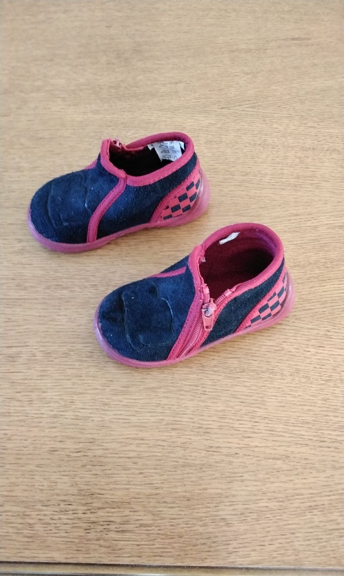 Chaussons , mixte , noir et rouge , fermeture , pointure 22 - photo numéro 2
