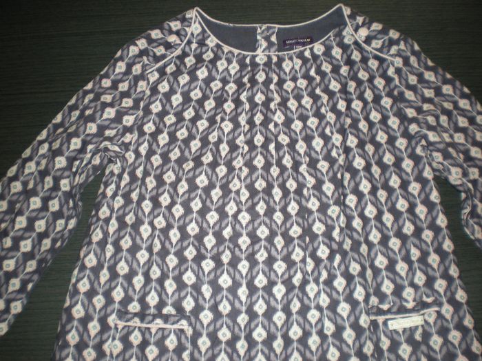 Blouse fille Sergent Major 10 ans très bon état + don d'un tee-shirt - photo numéro 2