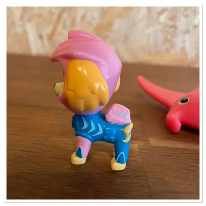 Idée Cadeau 🎁 Figurine Aqua Pups de Stella avec avec sa raie manta de la Pat Patrouille Paw Patrol - photo numéro 4