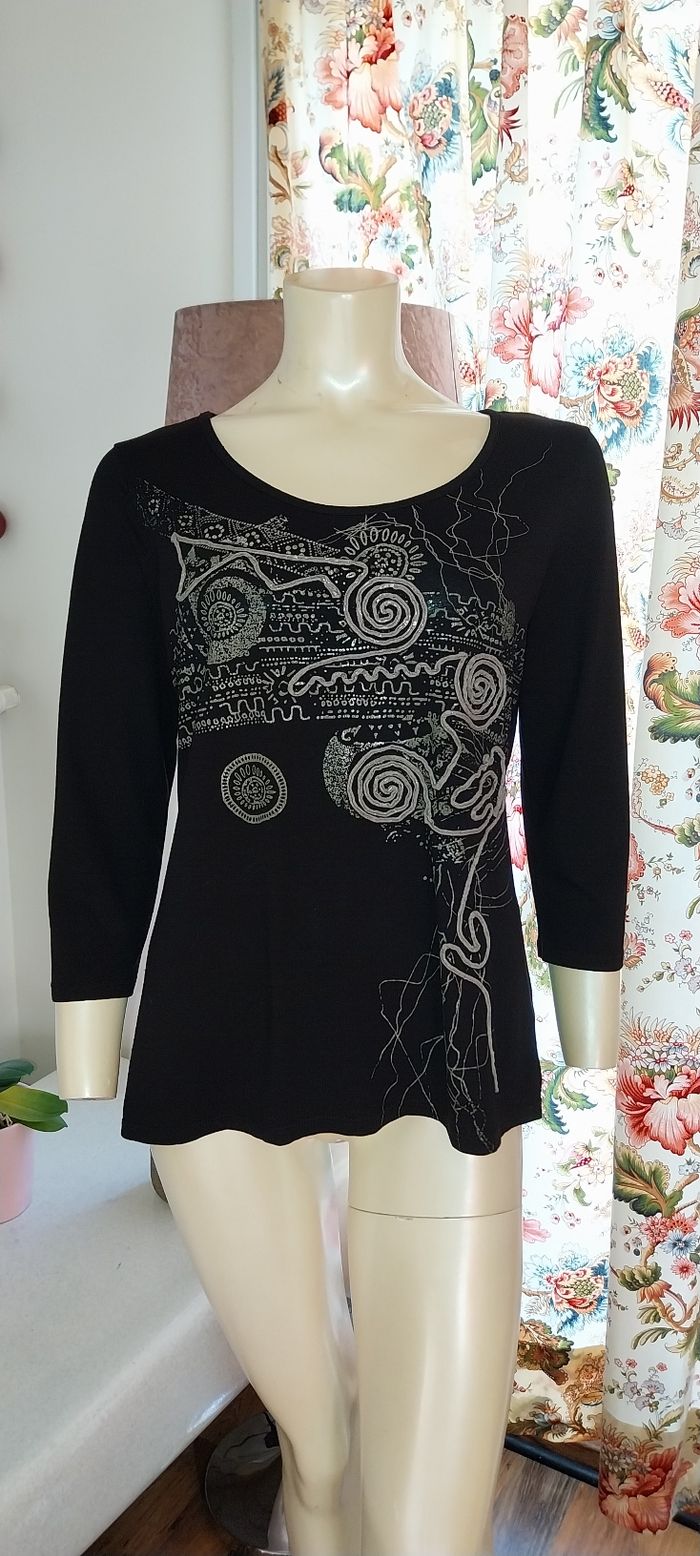 Top/ tunique/ t-shirt manches longues noir Broderies argentées taille 40/ 3 / L excellent état