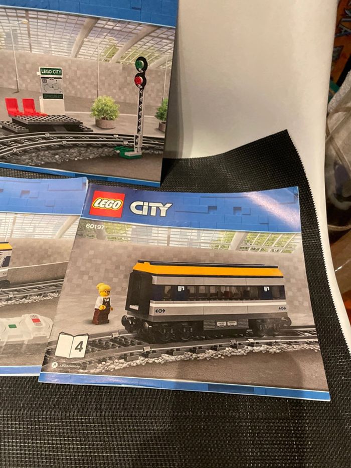 Lego city 60197 lot 3 notices uniquement (1-2-4) train voyageurs - photo numéro 4