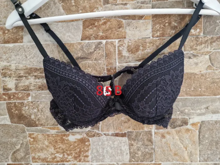 1 soutien-gorge noir taille 85 B marque ETAM