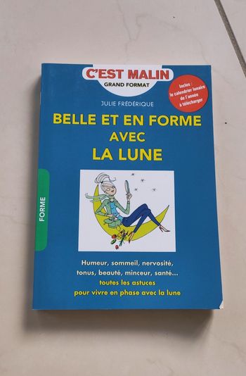 Belle et en forme avec la lune