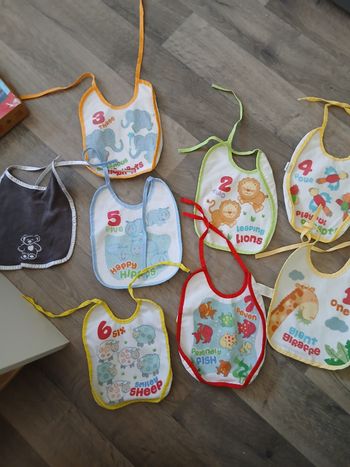 Lot 8 bavoirs vintage 