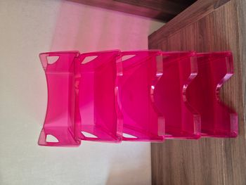 Lot de 5 bannettes empilables couleur rose vif