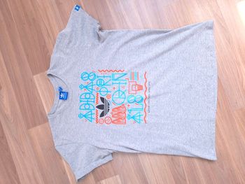 T-shirt Adidas Originals gris imprimé graphique taille M
