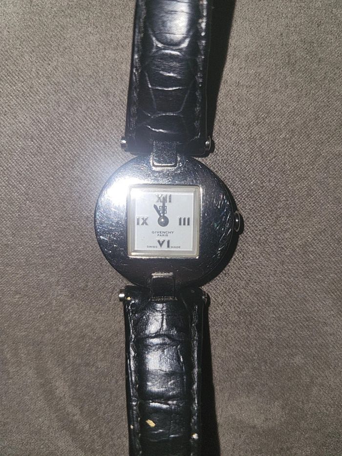 Montre Givenchy bon état - photo numéro 9