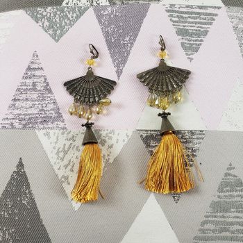 Jolies boucles d'oreilles pompon