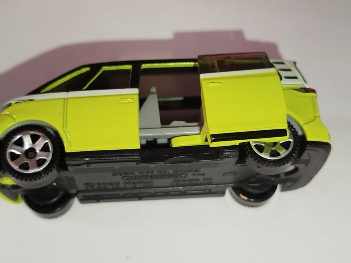 Matchbox 2024 Volkswagen ID.Buzz  1êre Êdition Open Parts 2025 - photo numéro 6