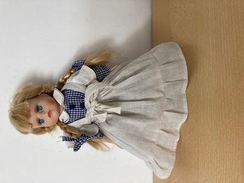 poupée porcelaine