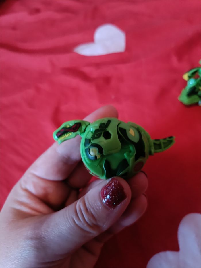 Deux bakugan - photo numéro 2