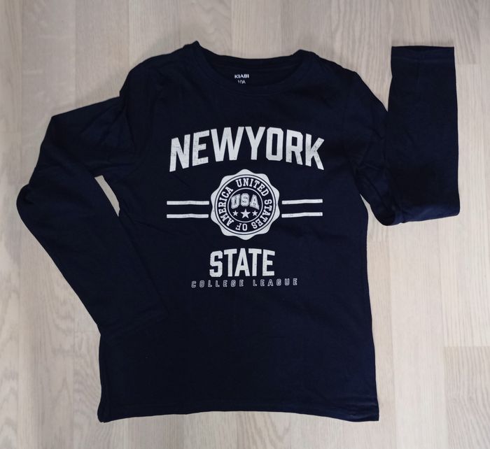 Tee-shirt bleu marine motif New York Kiabi 
T. 10 ans 
NEU