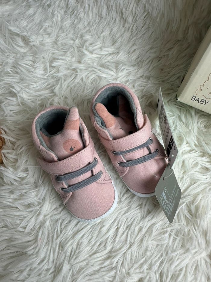 Paire de chaussures bébé Benetton taille 18 - photo numéro 3