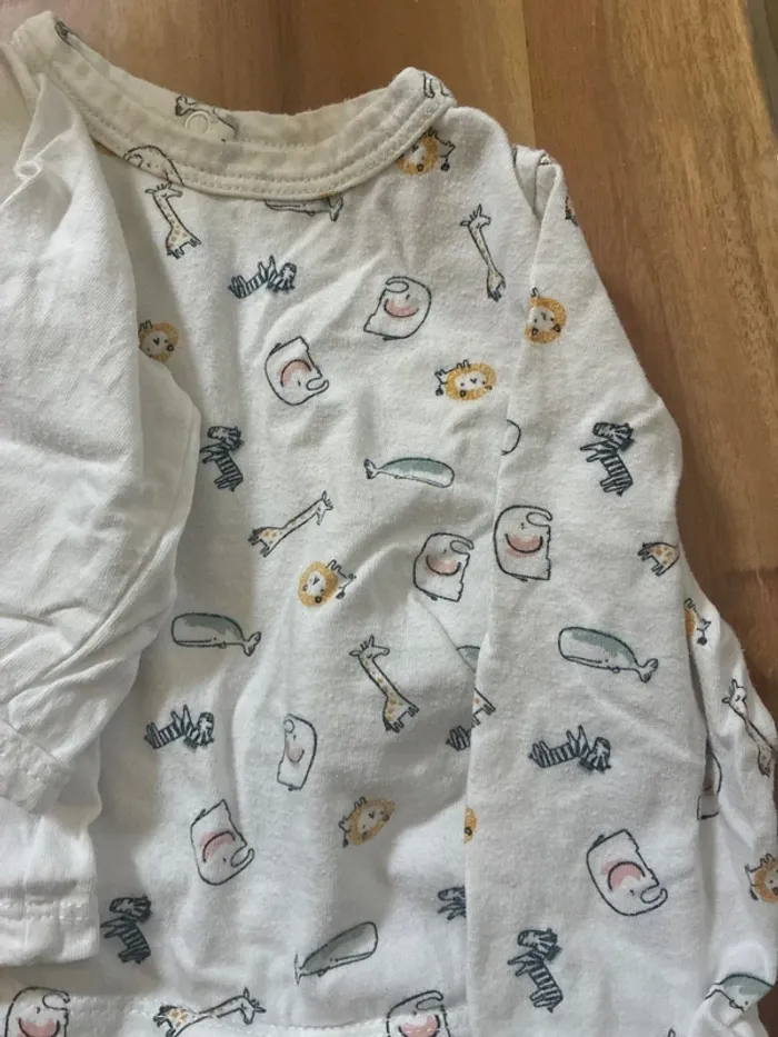 Lot 2 pyjamas 6 mois - photo numéro 2