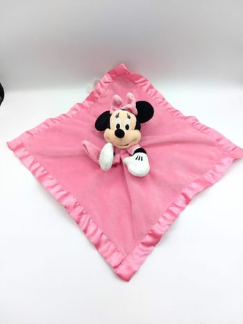 Doudou plat souris Minnie rose grelot The DISNEY STORE bords satinés grand carré