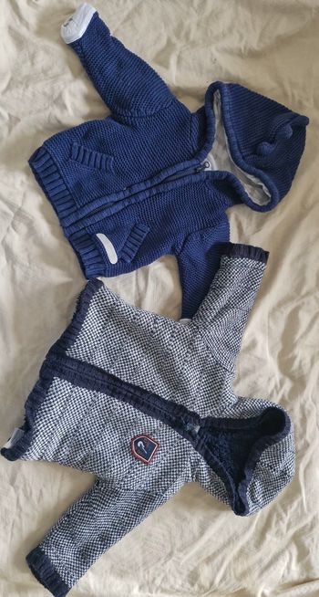 Lot 2 gilets chauds 3 mois