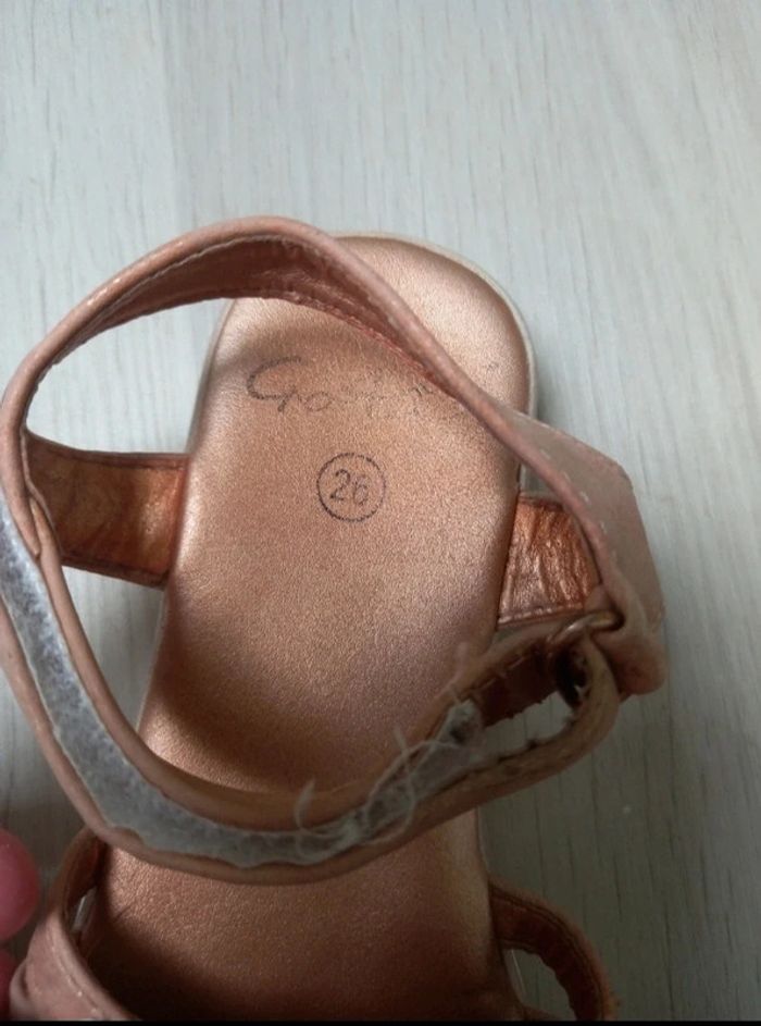 Sandales rose gold Go 4 it taille 26 pied large ou fins - photo numéro 3