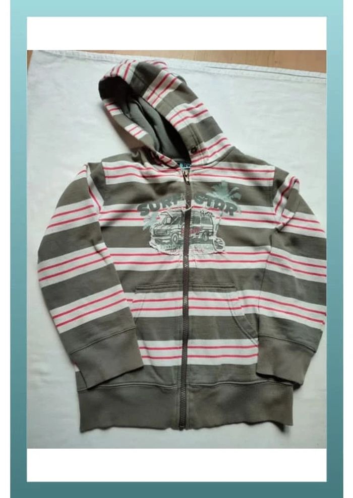 Pull zippé a capuche