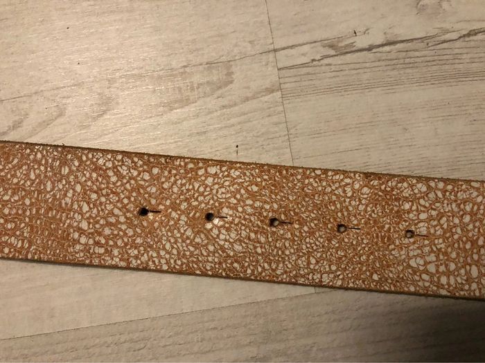 Ceinture épaisse « Saddler » en cuir craquelée blanc T85 portée 1 fois - photo numéro 4