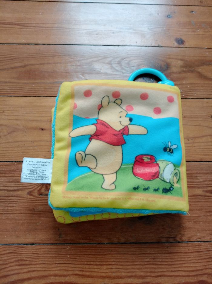 Livre tissu Winnie l'ourson Tomy Disney - photo numéro 5