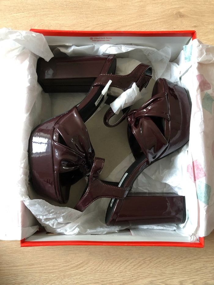 Escarpins ouverts vernis prunes neufs Even&Odd pointure 37 - photo numéro 10