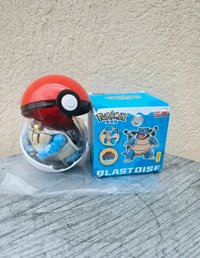 Figurine Pokémon Tortank avec Pokéball