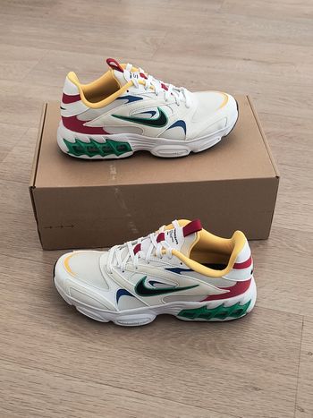 Baskets chaussures Nike air Max zoom taille 38.5 neuves