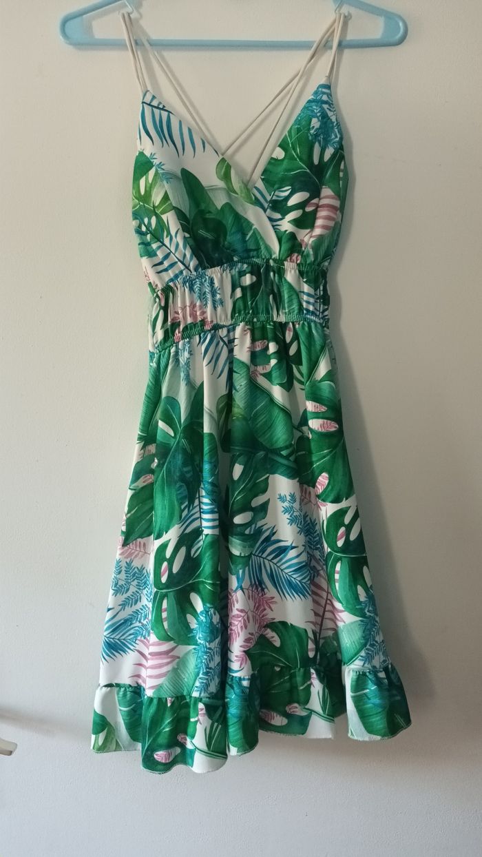 Robe été motif feuilles