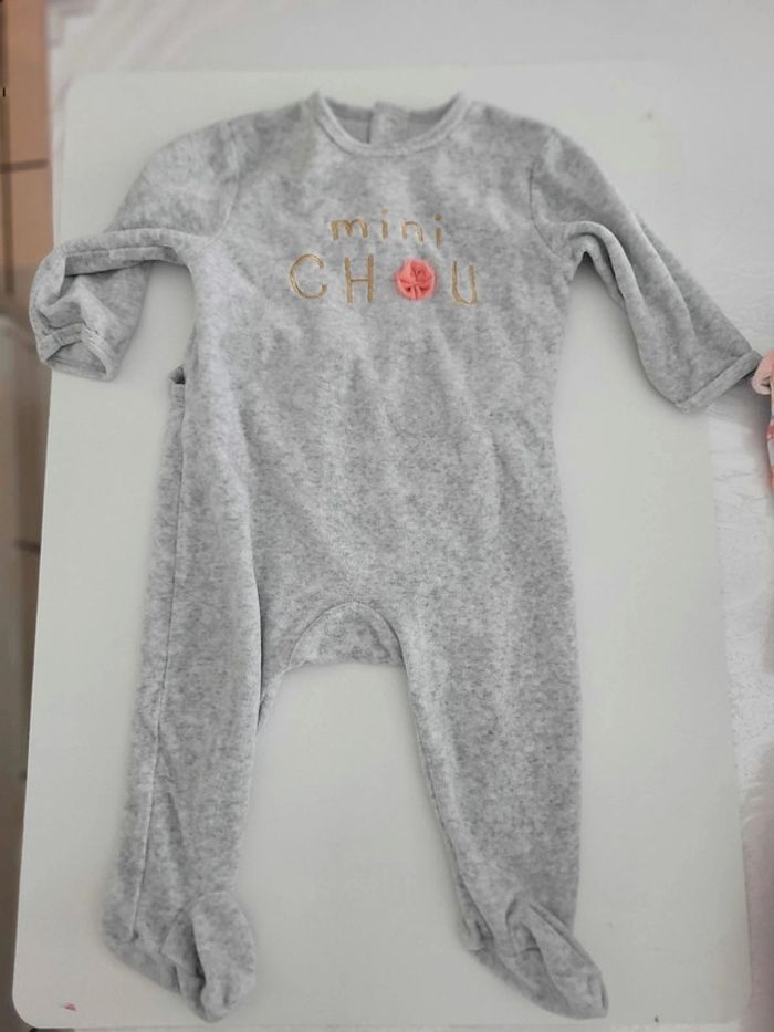 Pyjama long marque Kiabi taille 12 mois